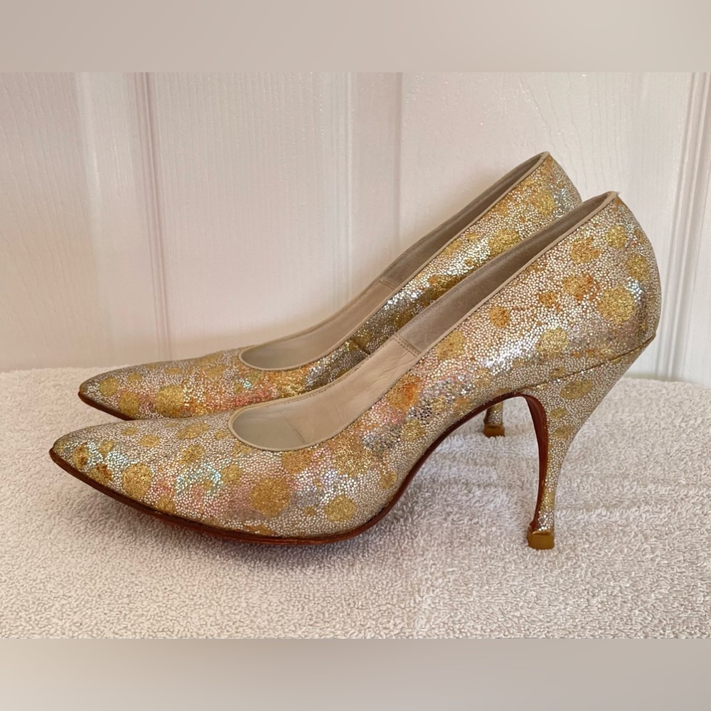 Vintage US SZ 8.5 gold & silver glitter pumps